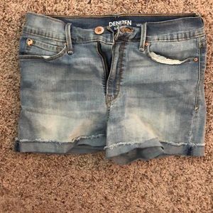 High rise Levi shorts